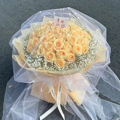 来宾52朵香槟玫瑰满天星，你就是我的全部