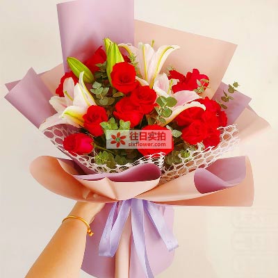 来宾18朵红玫瑰百合，真情相守一生